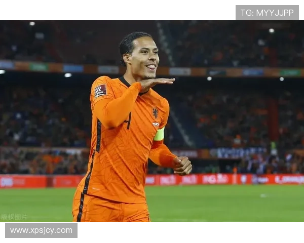 足球场上的歌声魅力揭秘那些唱歌好听的足球明星们